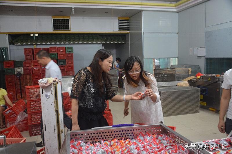 27岁女硕士百万身家创业失败,32岁女硕士被逼卖鸭蛋