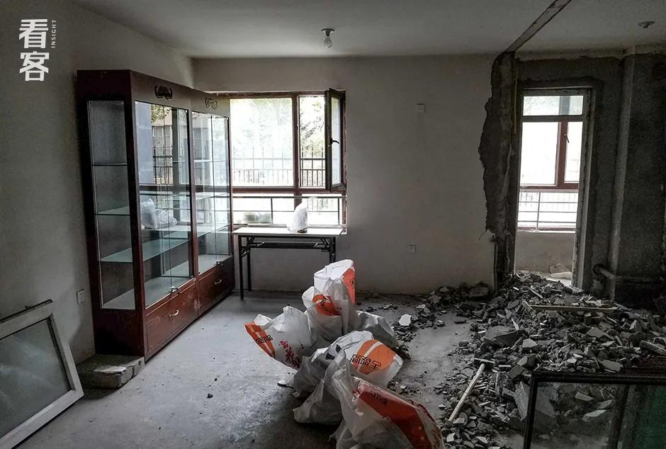 我在静止的东北小卖铺，淘到了属于成年人的玩具总动员