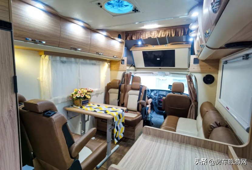 拓锐斯特平头轻卡最新款房车,拓锐斯特房车2022款多少钱