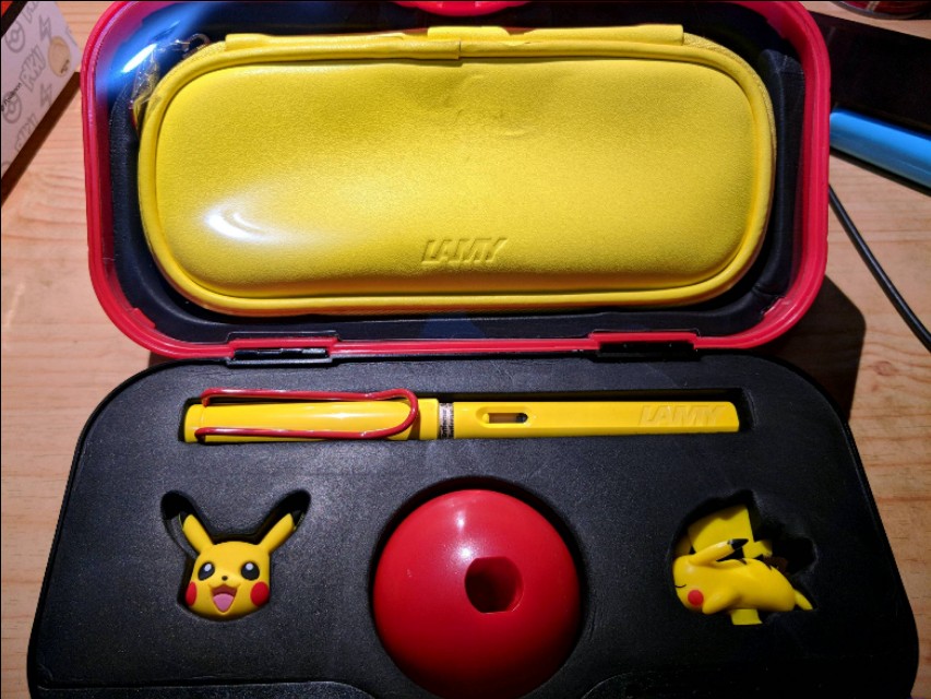 lamy皮卡丘钢笔怎么装墨囊,宝可梦联名钢笔全套