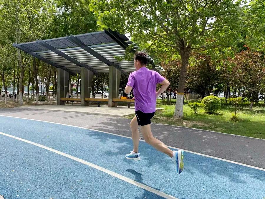 飞电discovery多巴胺为什么贵,李宁飞电discovery跑鞋