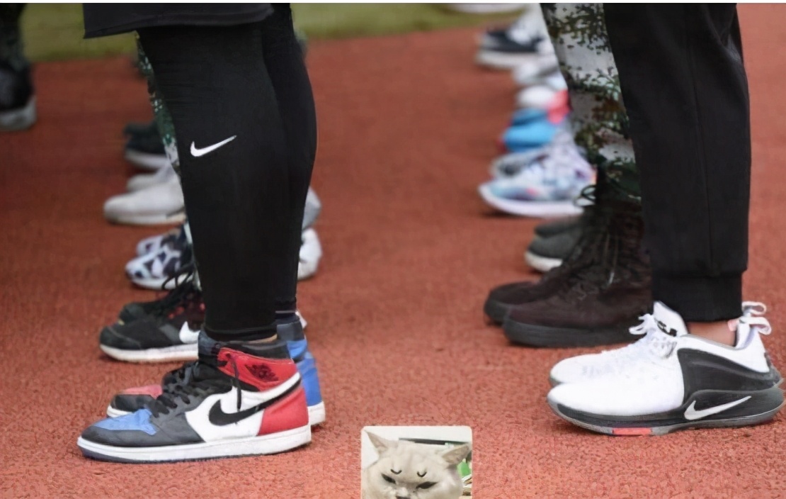 校长禁止师生穿耐克进校，获赞无数，网友：博眼球！英语也别学了