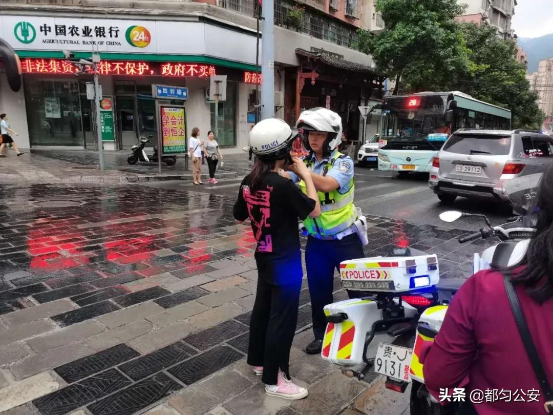 高考护考,高考第二天警察守护