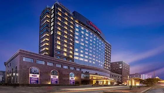 南昌青山湖希尔顿欢朋酒店宴会厅,南昌青山湖免费过夜