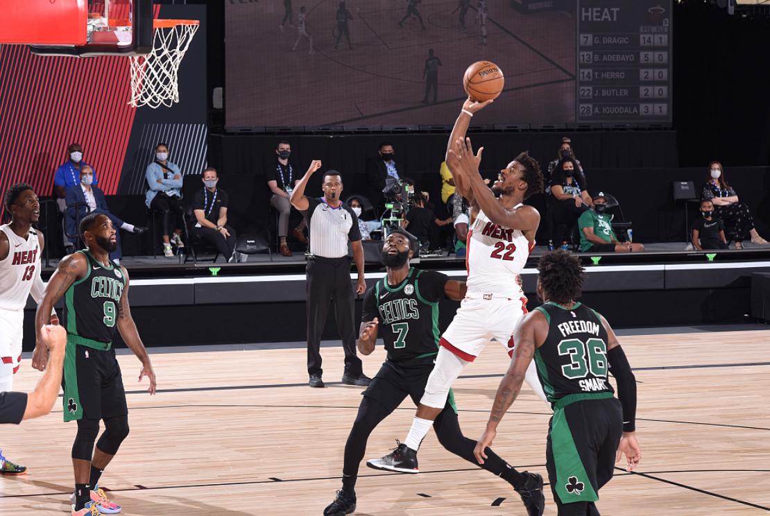 考文顿超远3分,考文顿连续三分湖人