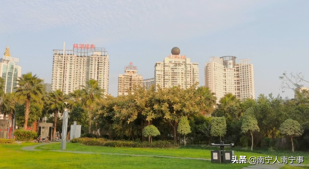 南湖地铁站商铺出租,南湖旁商铺出租