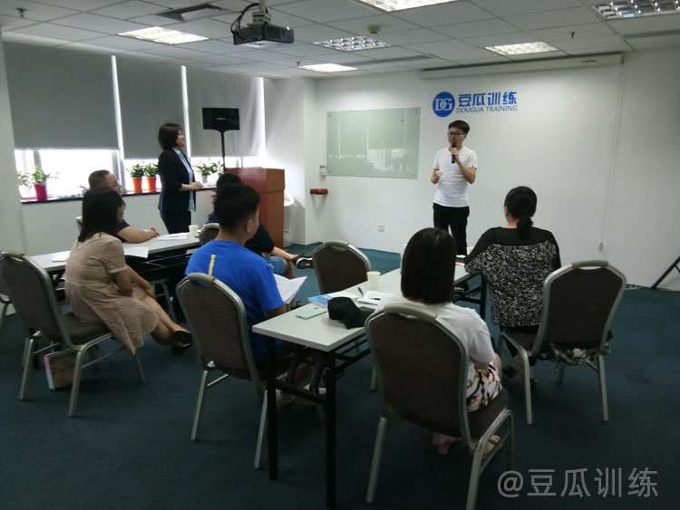 怎么做到在许多人面前说话不紧张,怎么在人前说话不紧张