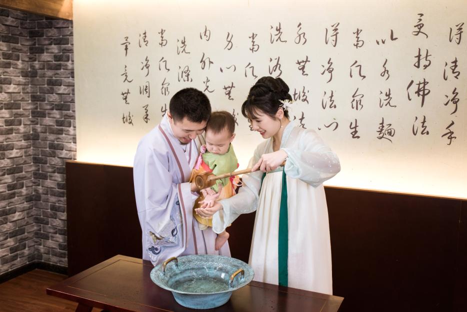 宝宝周岁大家都怎么抓周,抓周宝宝什么也不抓