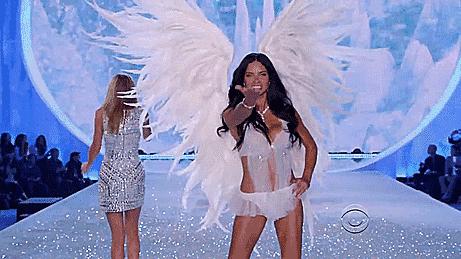 利马在维密上单独走的秀,利马超模高光时刻