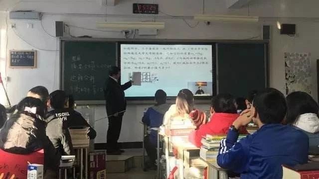 美国一学校限制手机,美国一高中禁学生在校内用手机