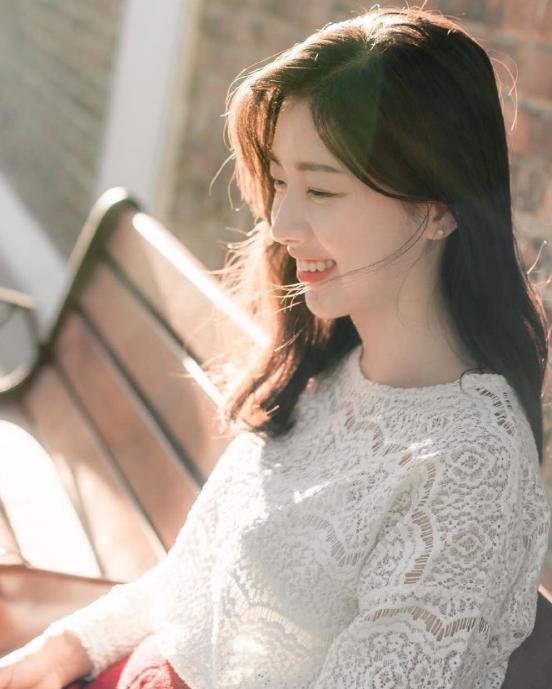 INS上活捉一名氧气少女，脸蛋精致衣品也是一级棒，看一眼就心动