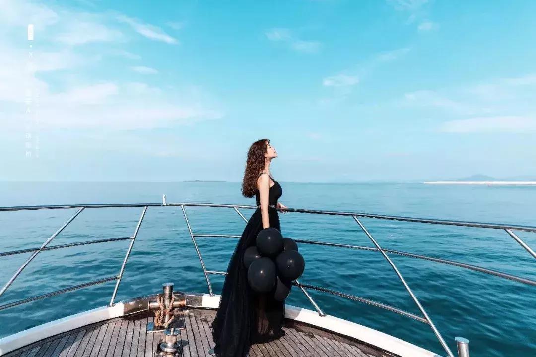 三亚蓝骑士游艇旅拍,三亚闺蜜游艇旅拍