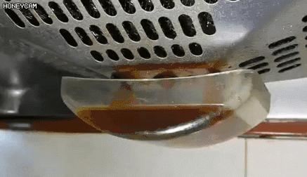 用塑料瓶抽油烟机一年不用洗,抽油烟机清洗方法用塑料瓶