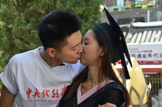 王雷求婚李小萌毕业典礼完整版,王雷结过几次婚图文