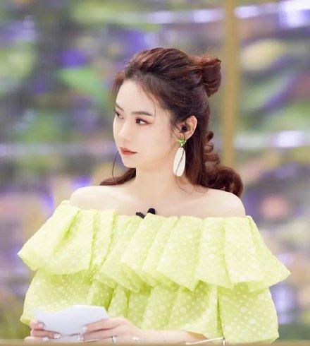 适合夏天扎的头发气质又减龄,永不落伍的减龄扎头发