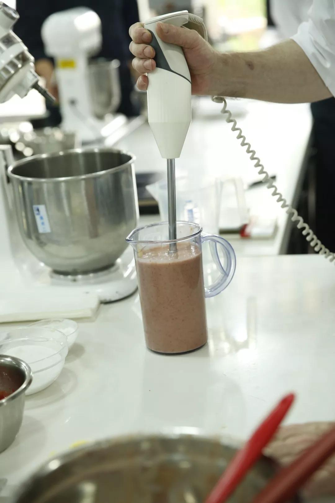 搅拌面团的最佳方法,面团的搅拌的过程