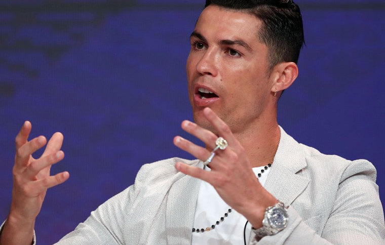 足球巨星c罗资料,足球巨星c罗球鞋