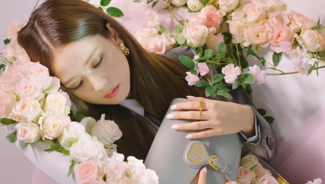 lisa粉墨回归预告,粉墨金智秀lisa