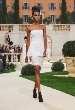 chanel香奈儿1995年时装秀,chanel香奈儿2015高级时装秀