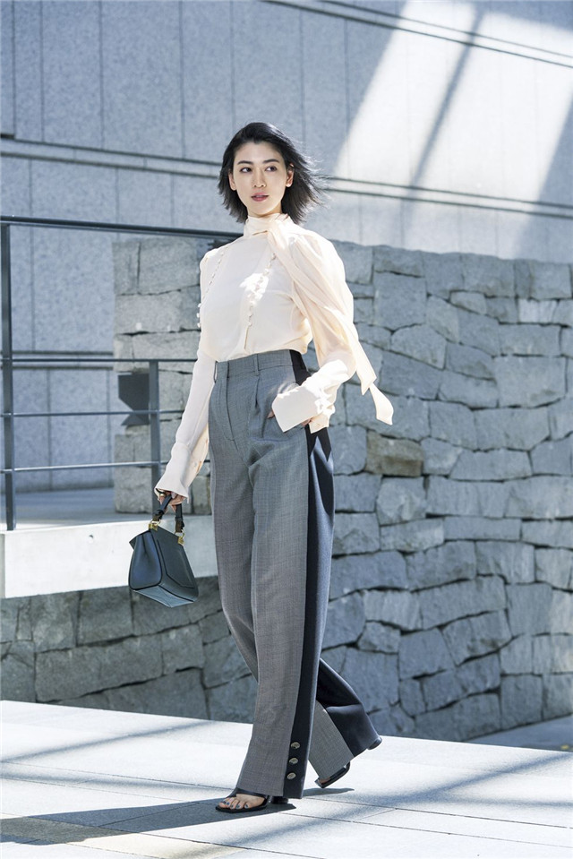 三吉彩花穿搭造型,三吉彩花日常穿搭