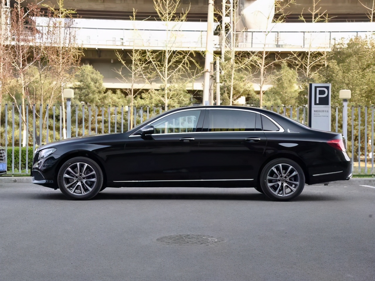 宝马5系开了五年之后内饰,宝马5系开了两年后买什么车