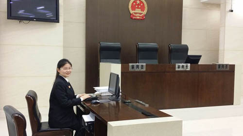 追赶声音的“无影手”,每分钟记录300-400字,速度与发言人同步