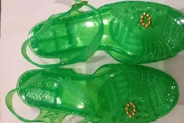 本溪人小时候穿过的爆款，太时髦了！你穿过几件？