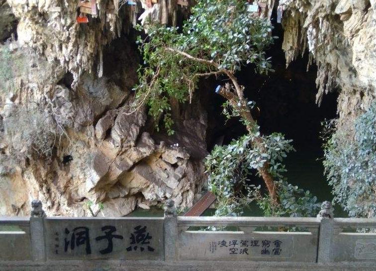 云南建水，一座有着全国第三大孔庙的边陲古城，烧烤更是享誉全省