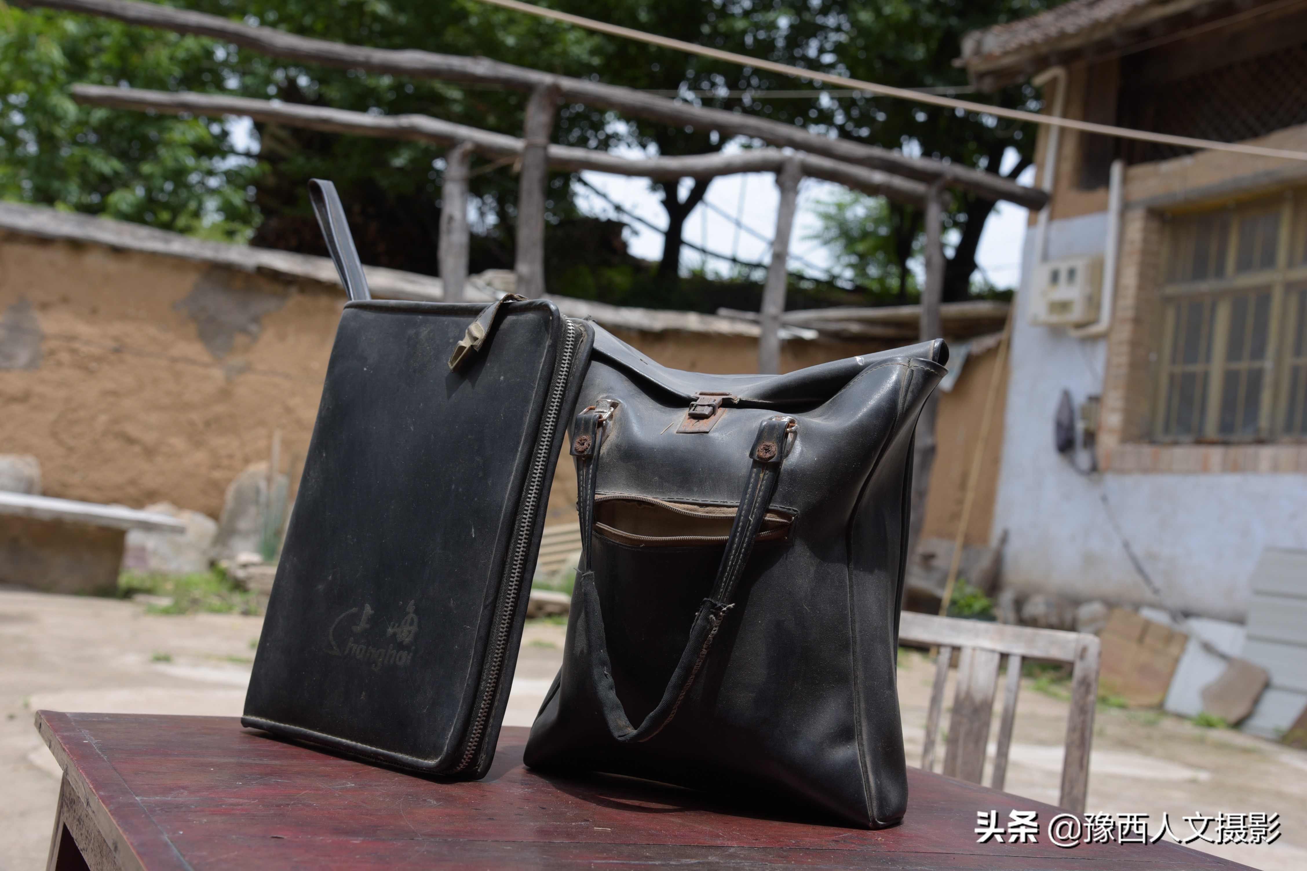 老村医治好脉管炎,两兄弟拿万元酬谢,他仅从毛票中抽出80块