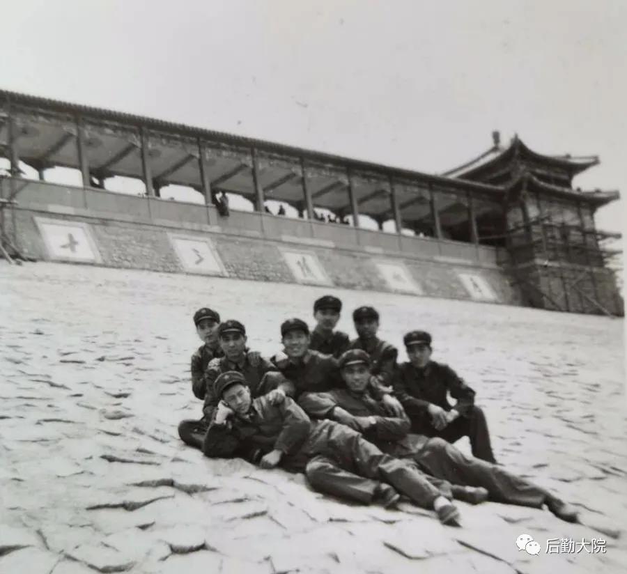 燕山脚下军校里的年轻人