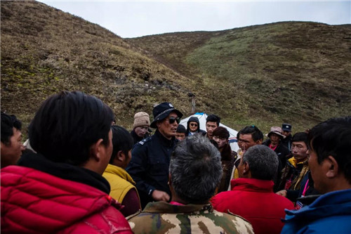 80后的警察已40岁了,80岁老民警