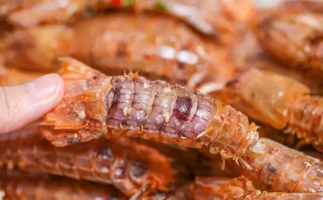 汕尾人吃海鲜,原来海边人是这样吃海螺的