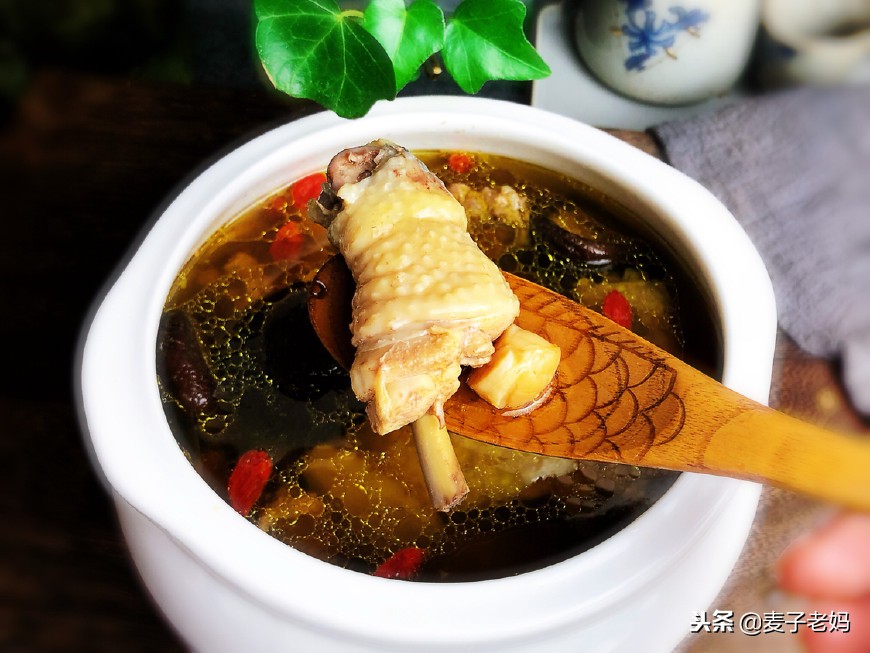 你家炖的鸡汤，汤味淡，肉也炖不烂，可能就是因为你提前放了它