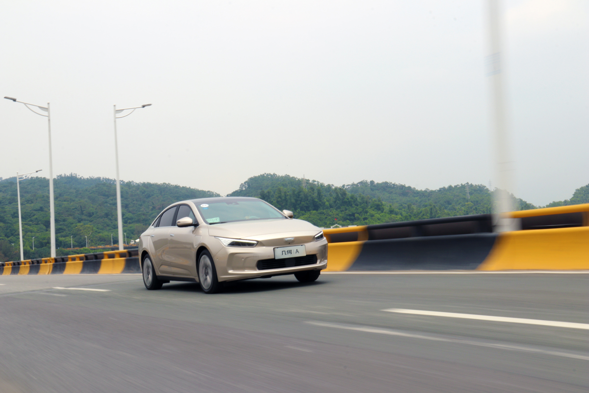 几何a对比特斯拉,几何a和特斯拉哪个值得买