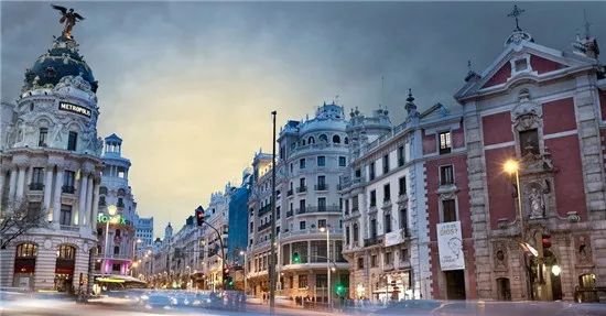 行走的老钱：私奔去浪漫的“两牙”