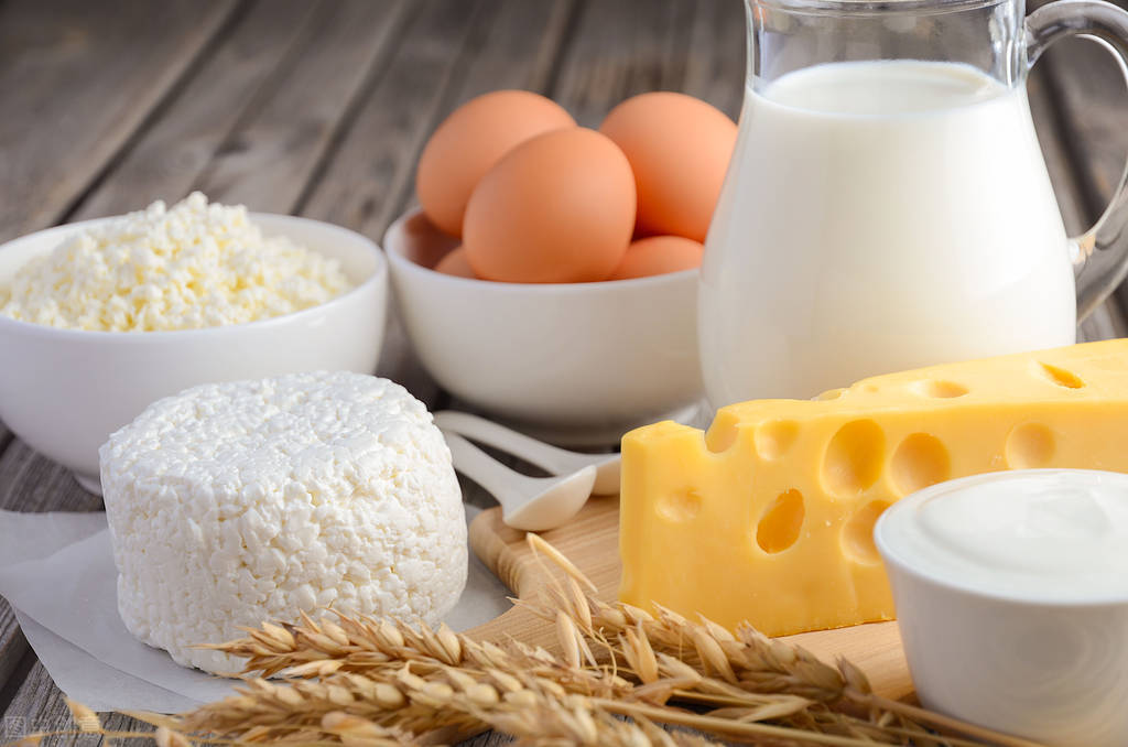 女性雌激素不足骨质疏松,老年女性骨质疏松能吃点雌激素吗