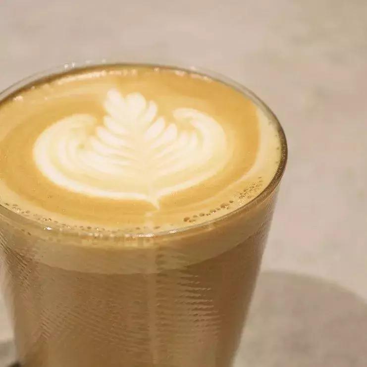 北欧风HAY开了全球最大的新店，咖啡、轻食、绿植空间都搬进来了