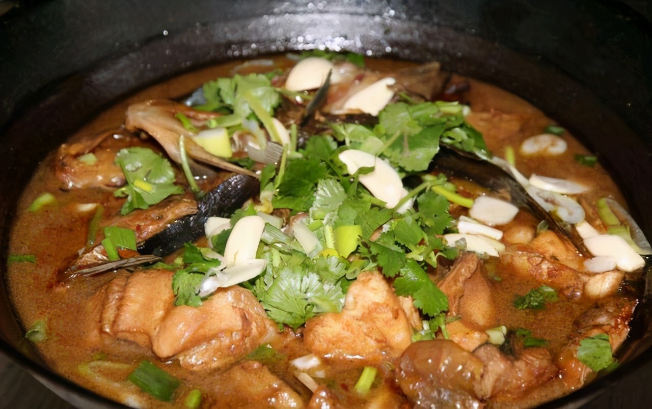 炖鱼放哪些调料去腥好吃,炖鱼没放醋怎么去腥