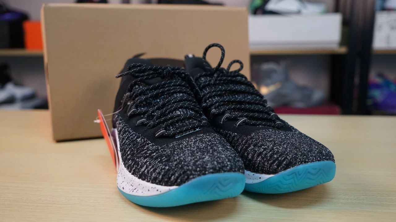 李宁闪击5纯白配色,李宁球鞋闪击5测评