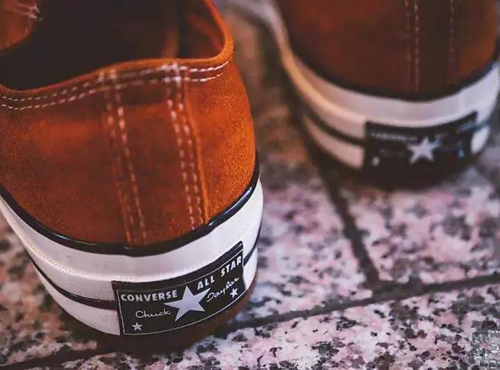 一双球鞋从1299元炒到7299,一双联名的球鞋