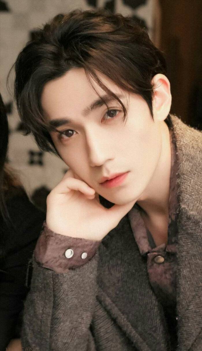 朱一龙被问买衣服,朱一龙穿戏服