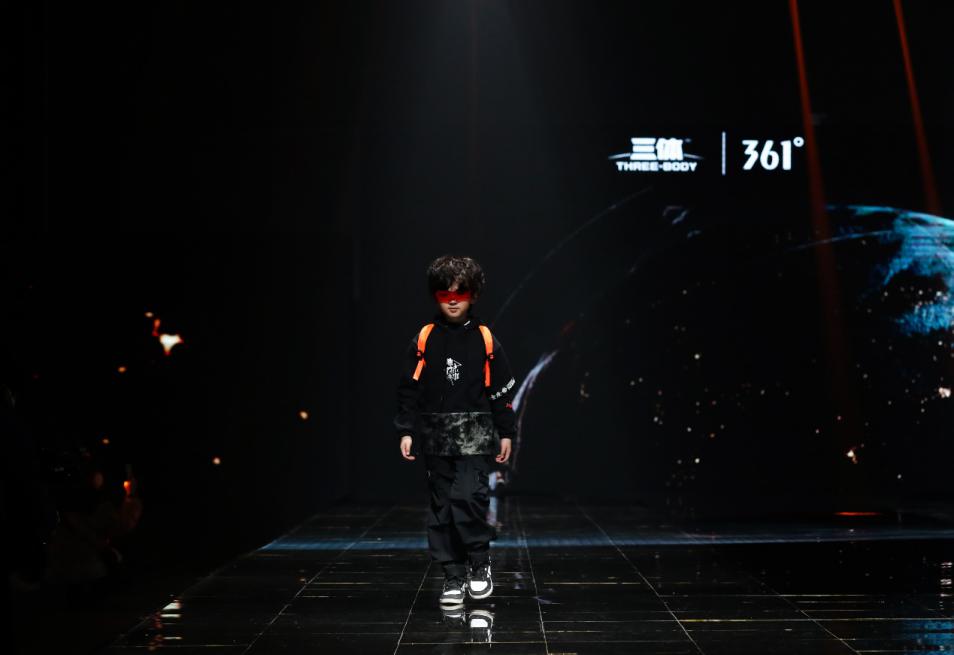 穿行宇宙·探索*界无**361°儿童X三体联名系列震撼发布