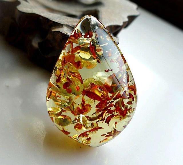 琥珀宝石哪种最好,最轻宝石琥珀图片