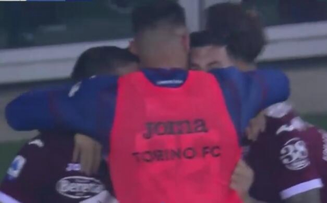 意甲豪门轰然倒下！4分钟内染红连丢2球遭逆转，悍将倒钩技惊四座