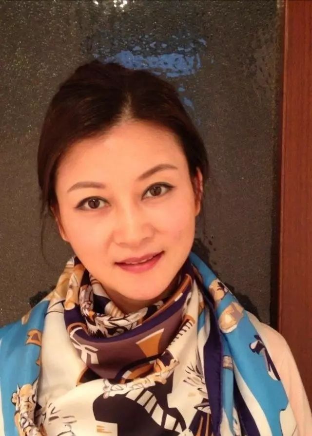 朱晓琳退出歌坛的原因,朱晓琳《妈妈的吻》