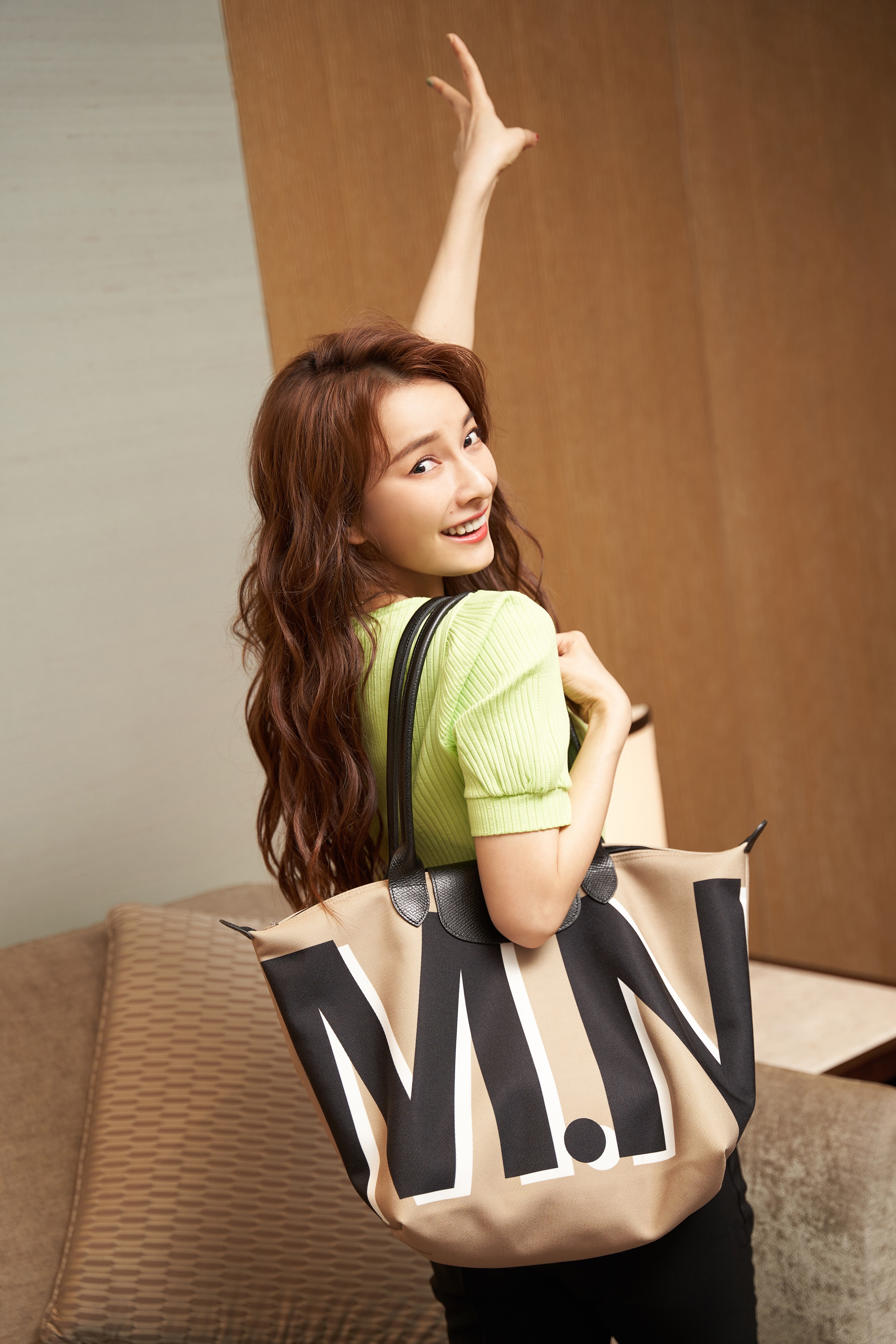 吴昕、李一桐、章若楠、钱正昊演绎Longchamp「珑骧」包袋