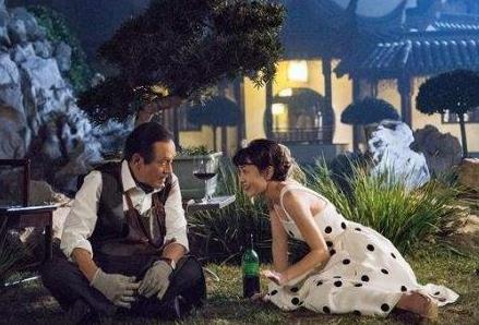 女儿，如果有人用钞票扔你，跪下来，一张张拾起，不要紧