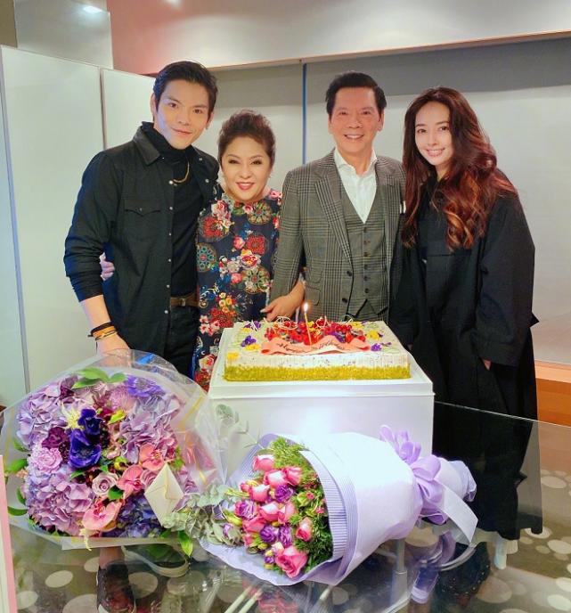 郭碧婷二胎产后首露面图片,郭碧婷芭比粉