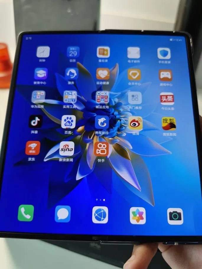 三星手机买折叠屏还是曲面屏,三星曲面折叠屏