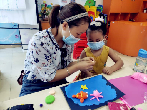 陪伴是最好的爱幼儿园,亲子手工陪伴不缺席